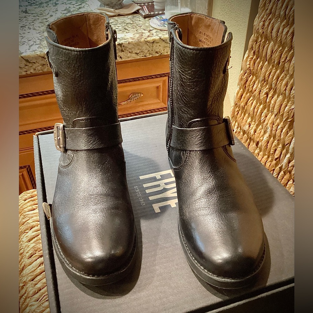 BNIB FRYE Boots 8.5B - Picture 4 of 9